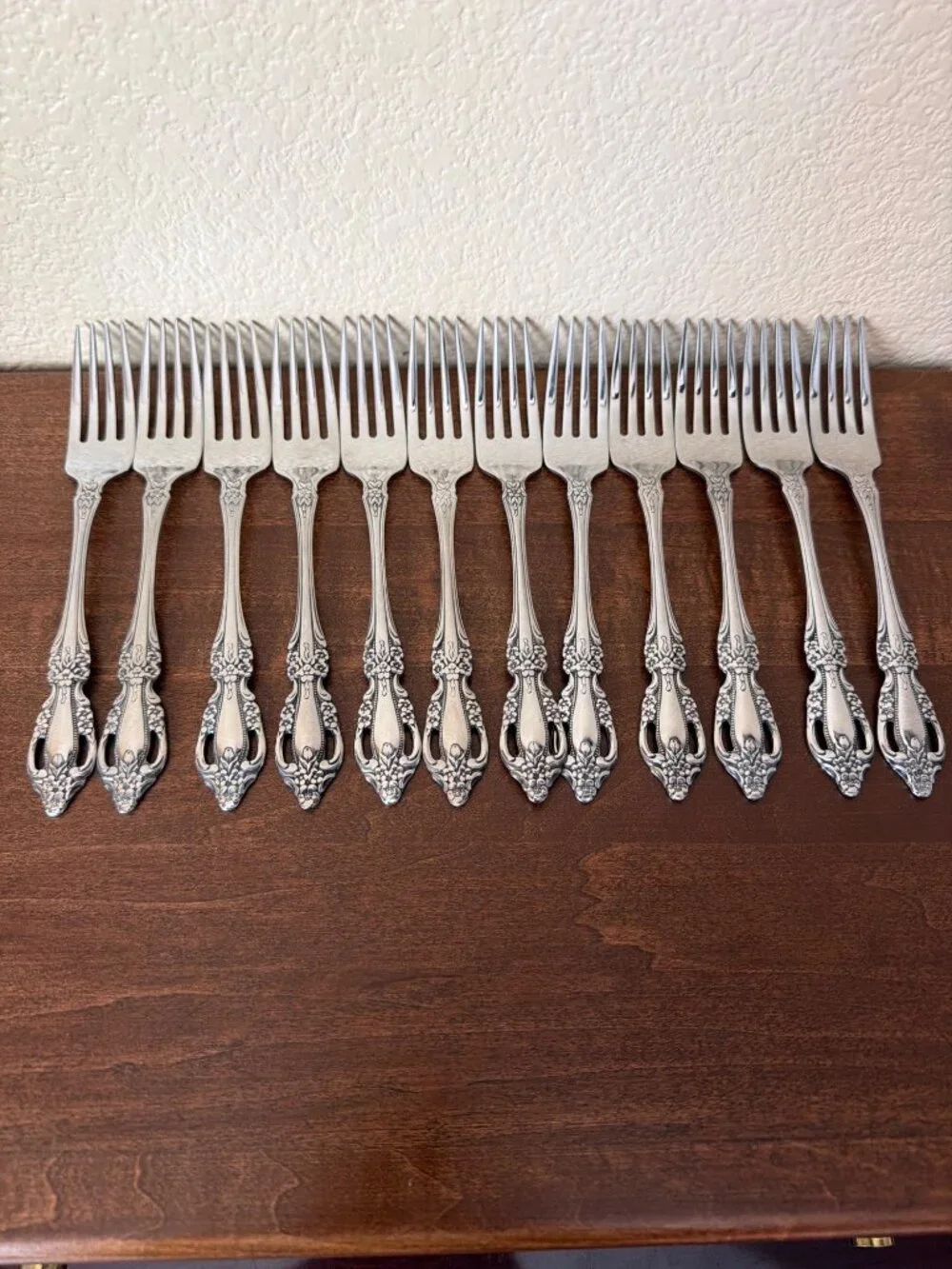 Set of 12 Oneida Distinction Deluxe HH Raphael Stainless Dinner Forks 7.25